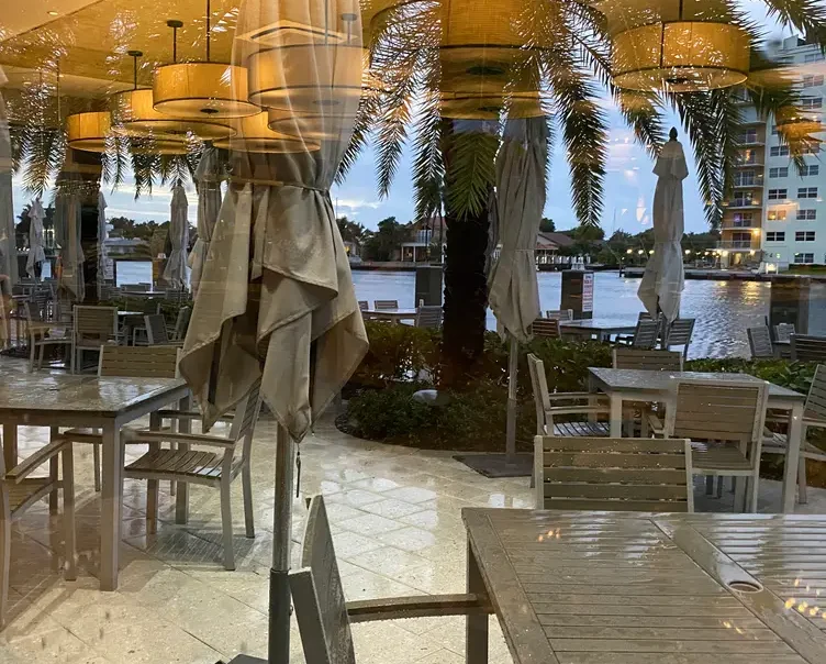 beachside restaurant - worldsbestvacationrental